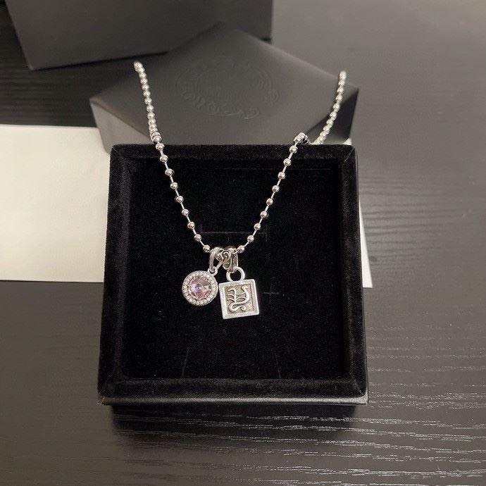 Ch**me He**ts necklaces